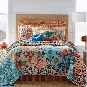 NWT STUDIO D fiona queen or king quilted set